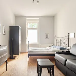 Nap Club - Stylish & Quiet Base In Vibrant Kiez Apartment Berlin